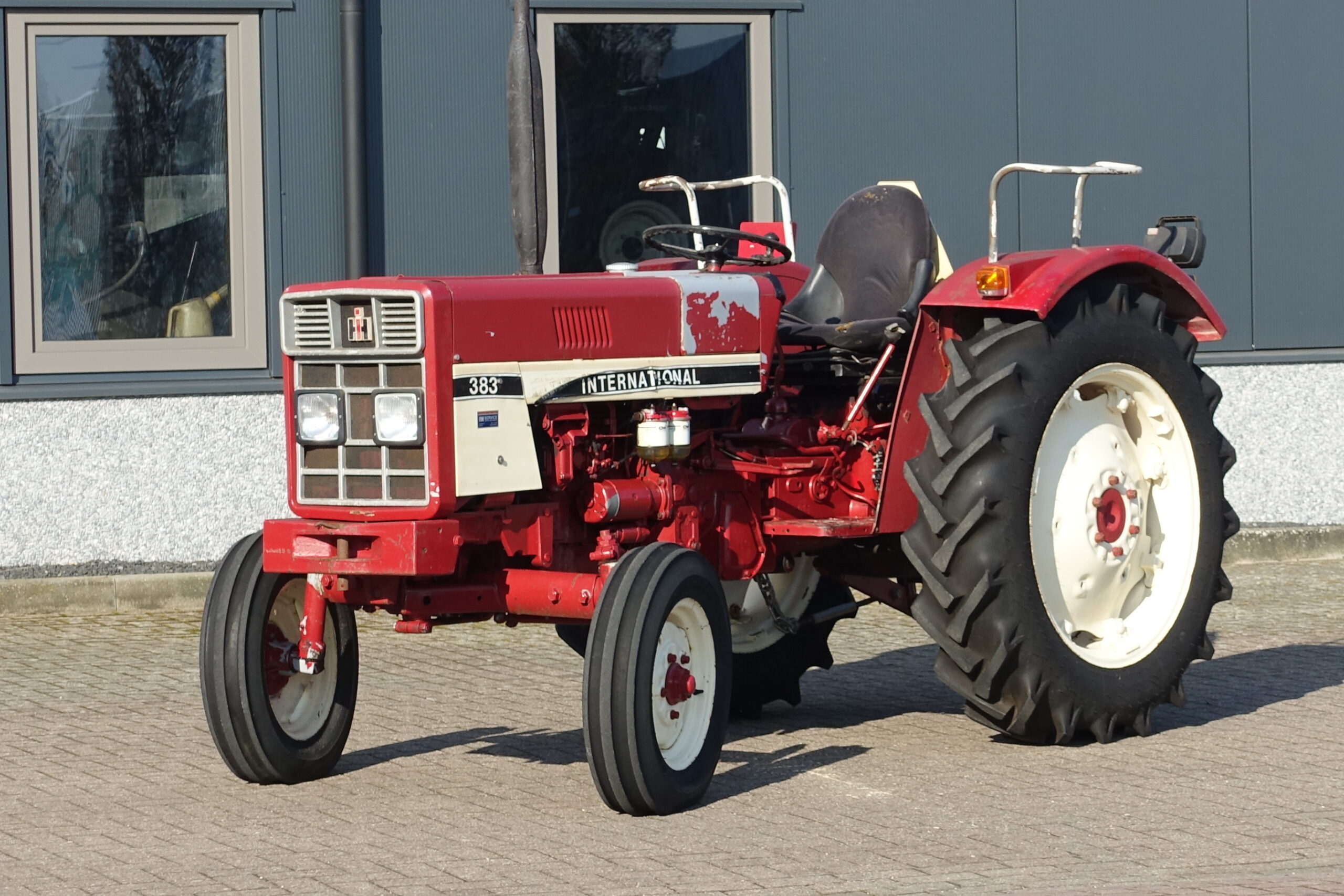 International 383 2wd