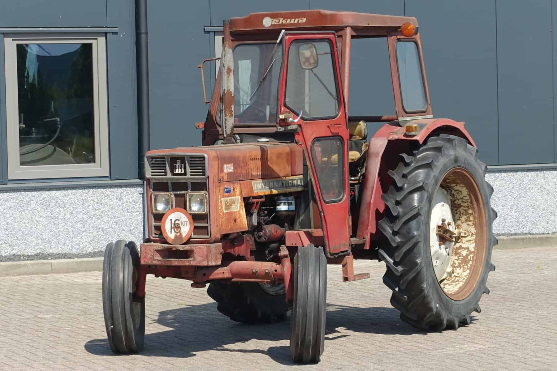 International 453 2wd