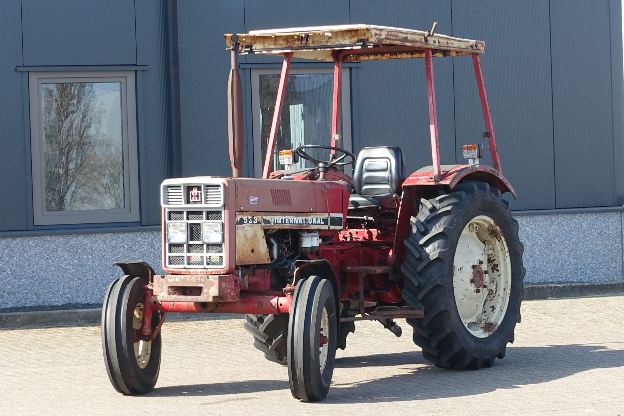 International 533 2wd