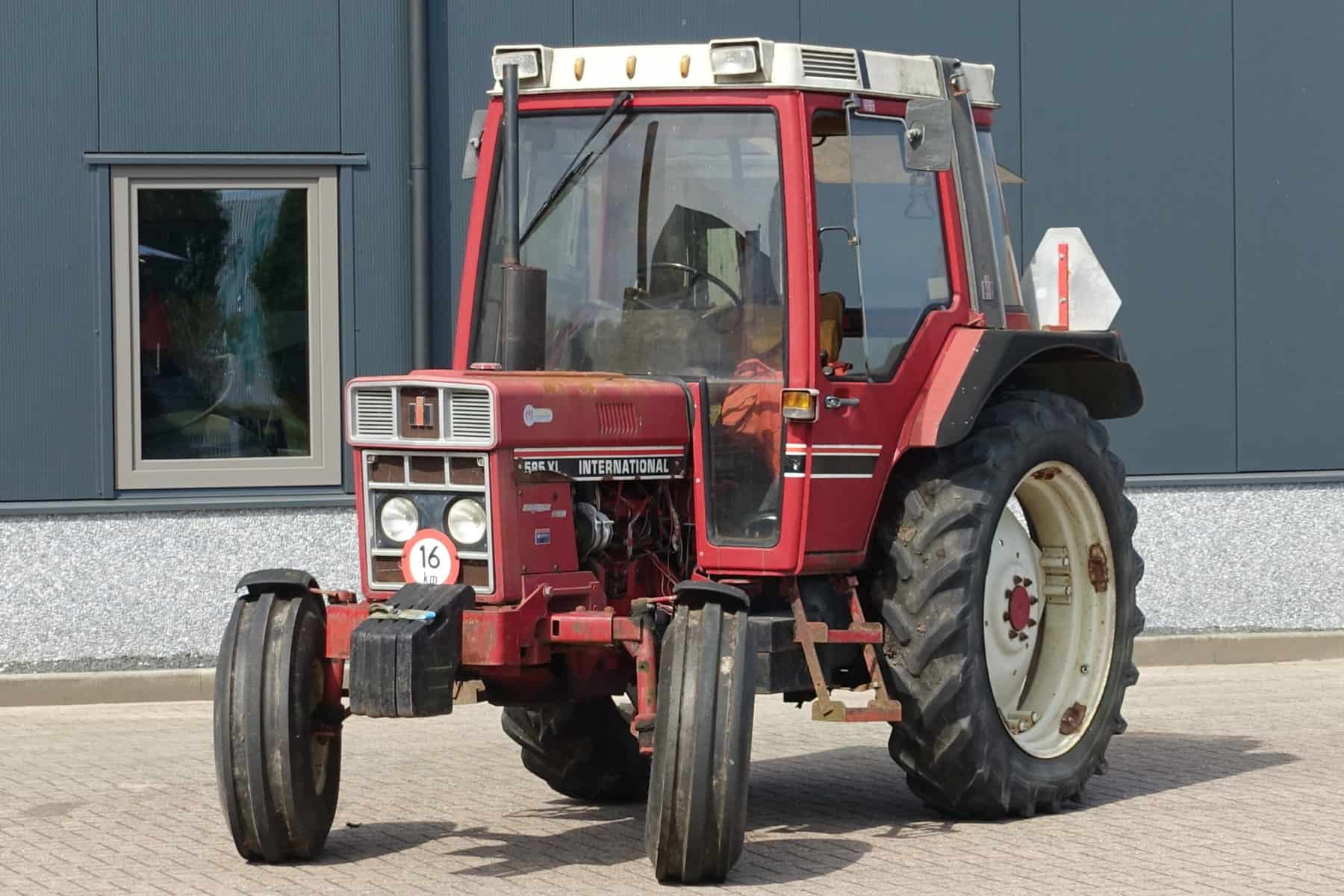 International 585XL 2wd
