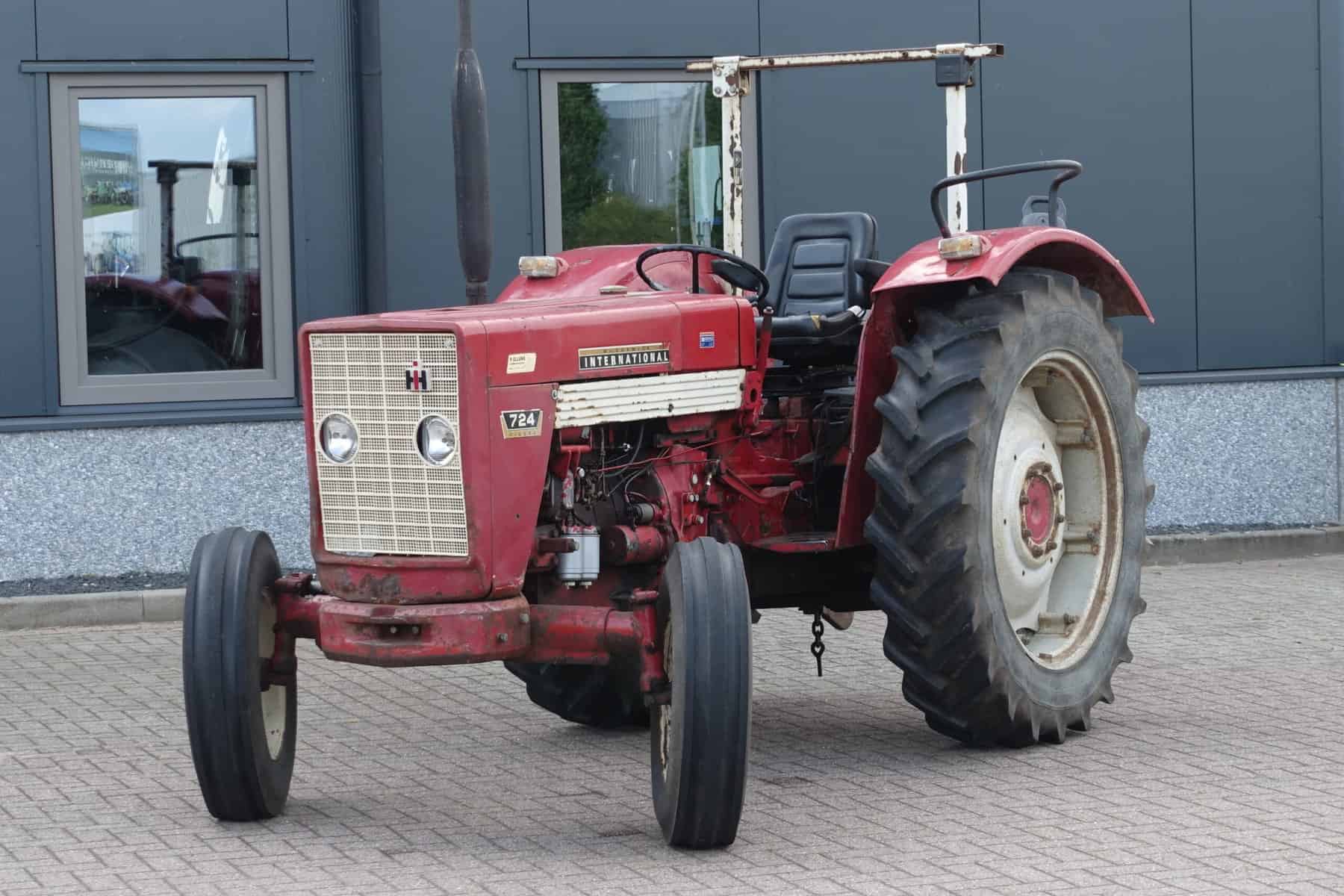 International 724 2wd
