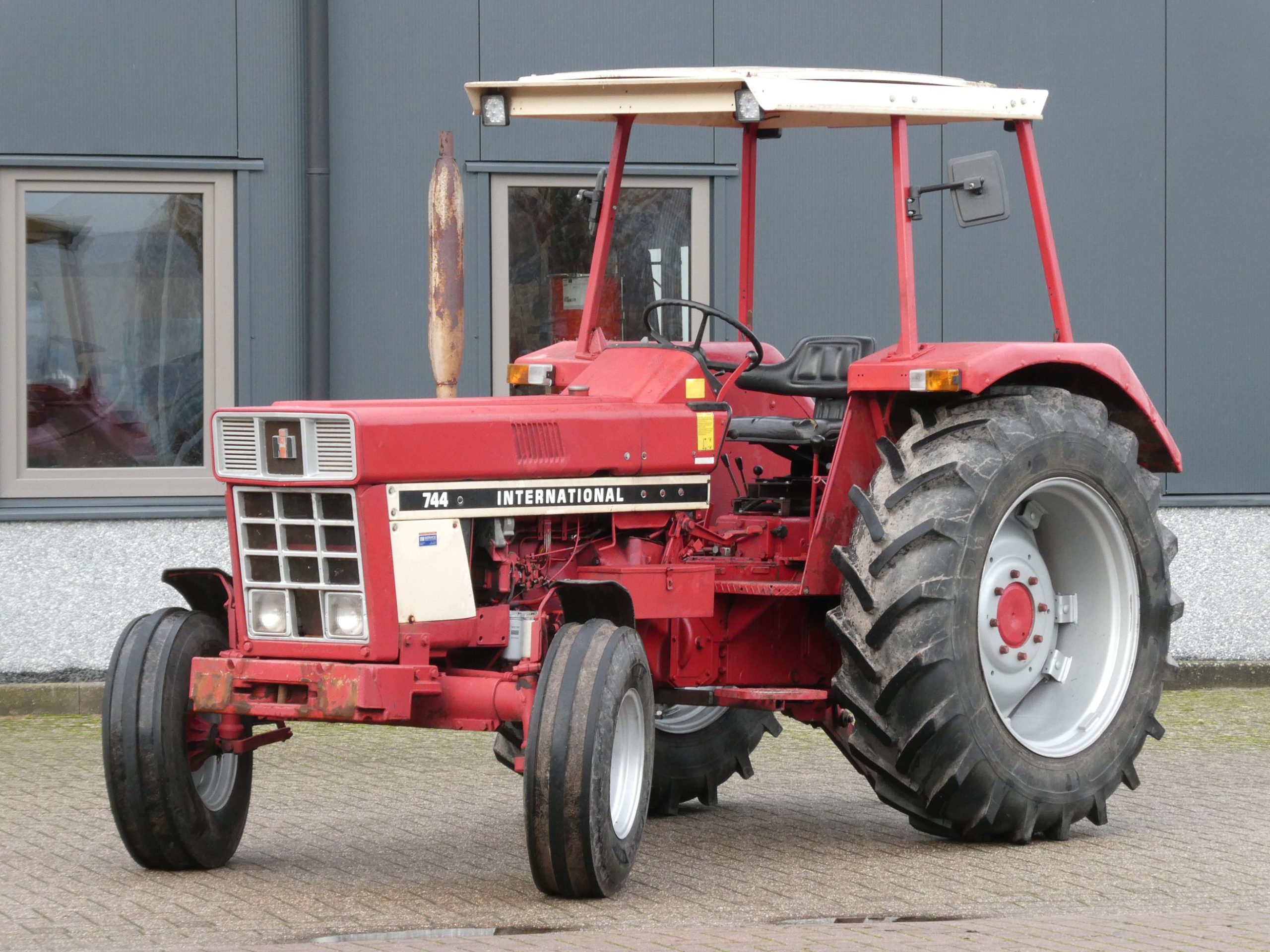 International 744 2wd