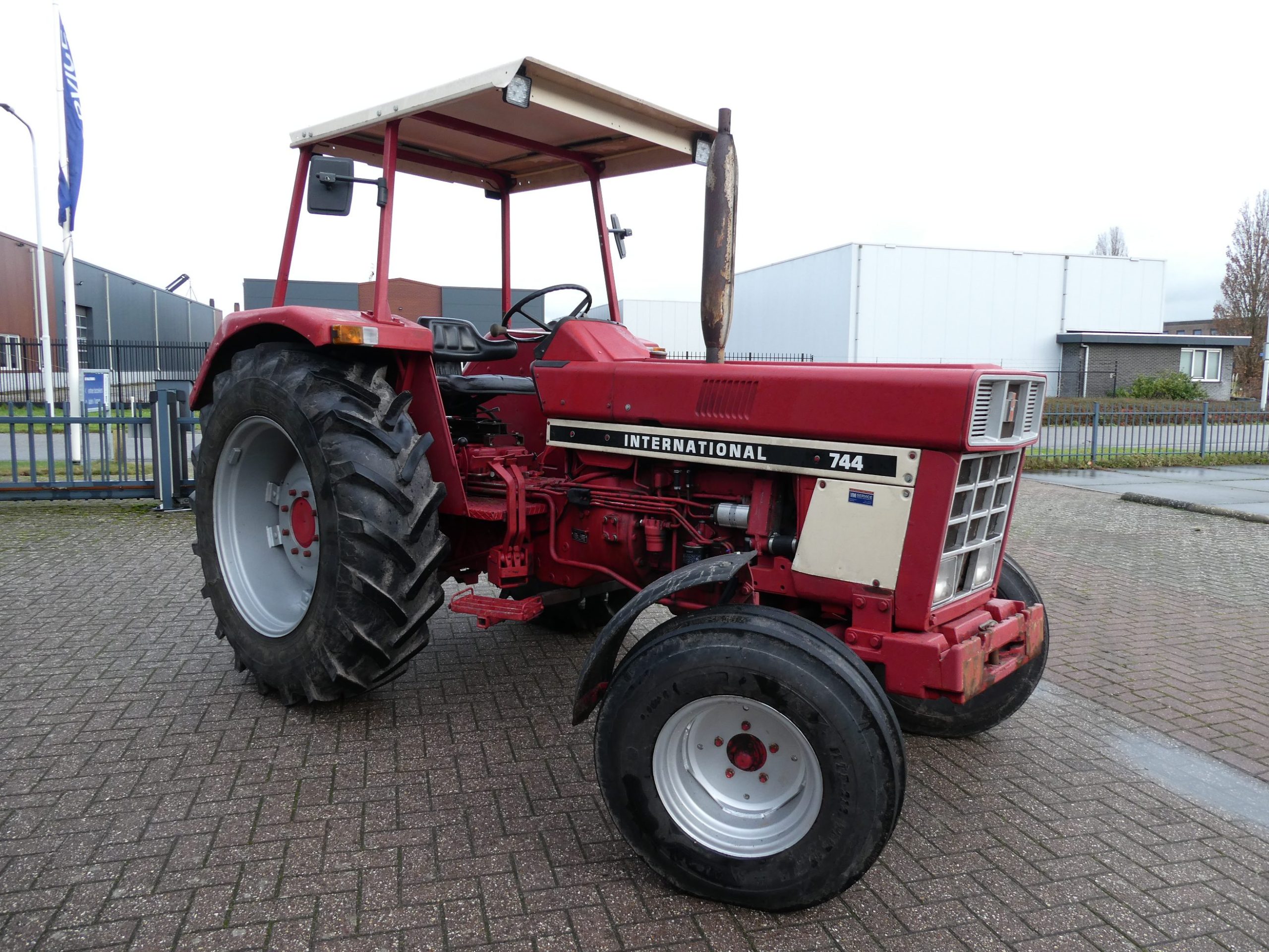 International 744 2wd - Afbeelding 2