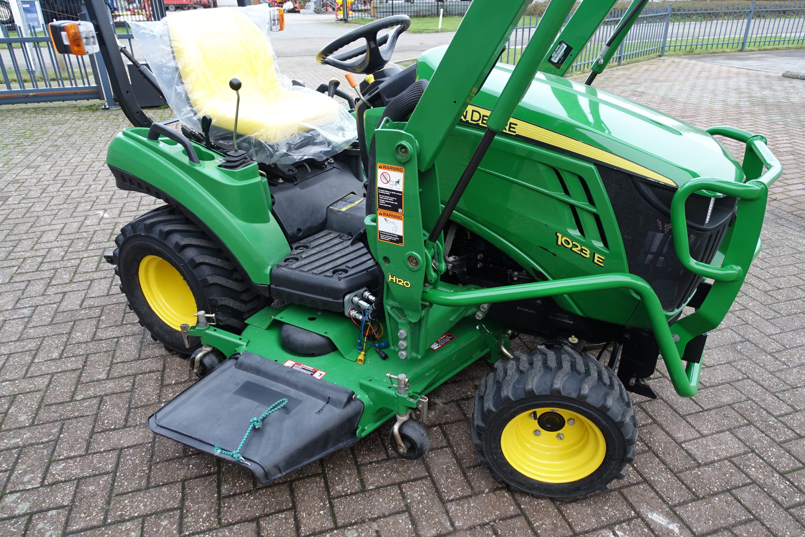 John Deere 1023E 4wd HST - Afbeelding 2
