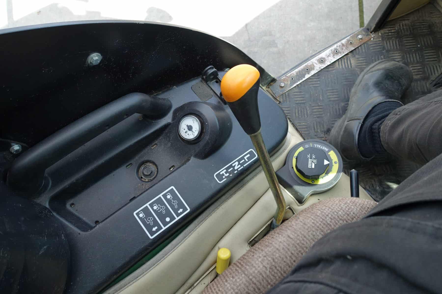 John Deere 1026R 4wd HST - Afbeelding 15