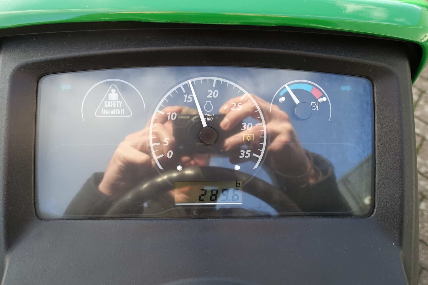 John Deere 1026R 4wd HST - Afbeelding 11