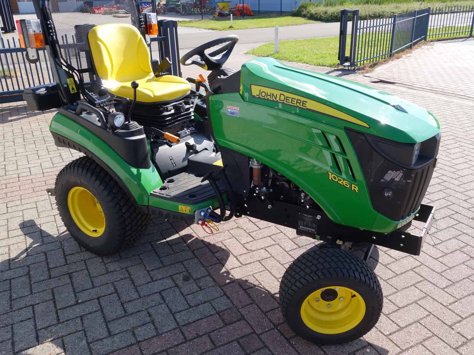 John Deere 1026R 4wd HST - Afbeelding 2