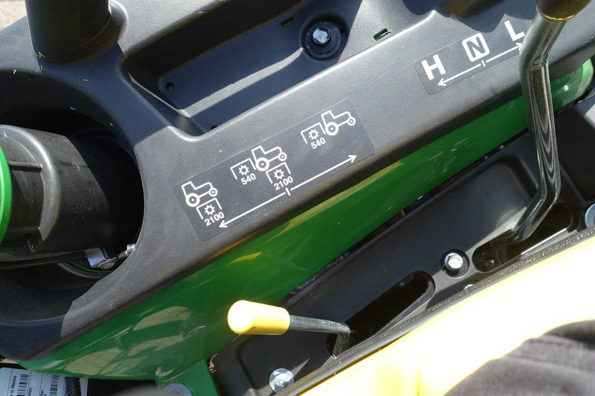 John Deere 1026R 4wd HST - Afbeelding 16