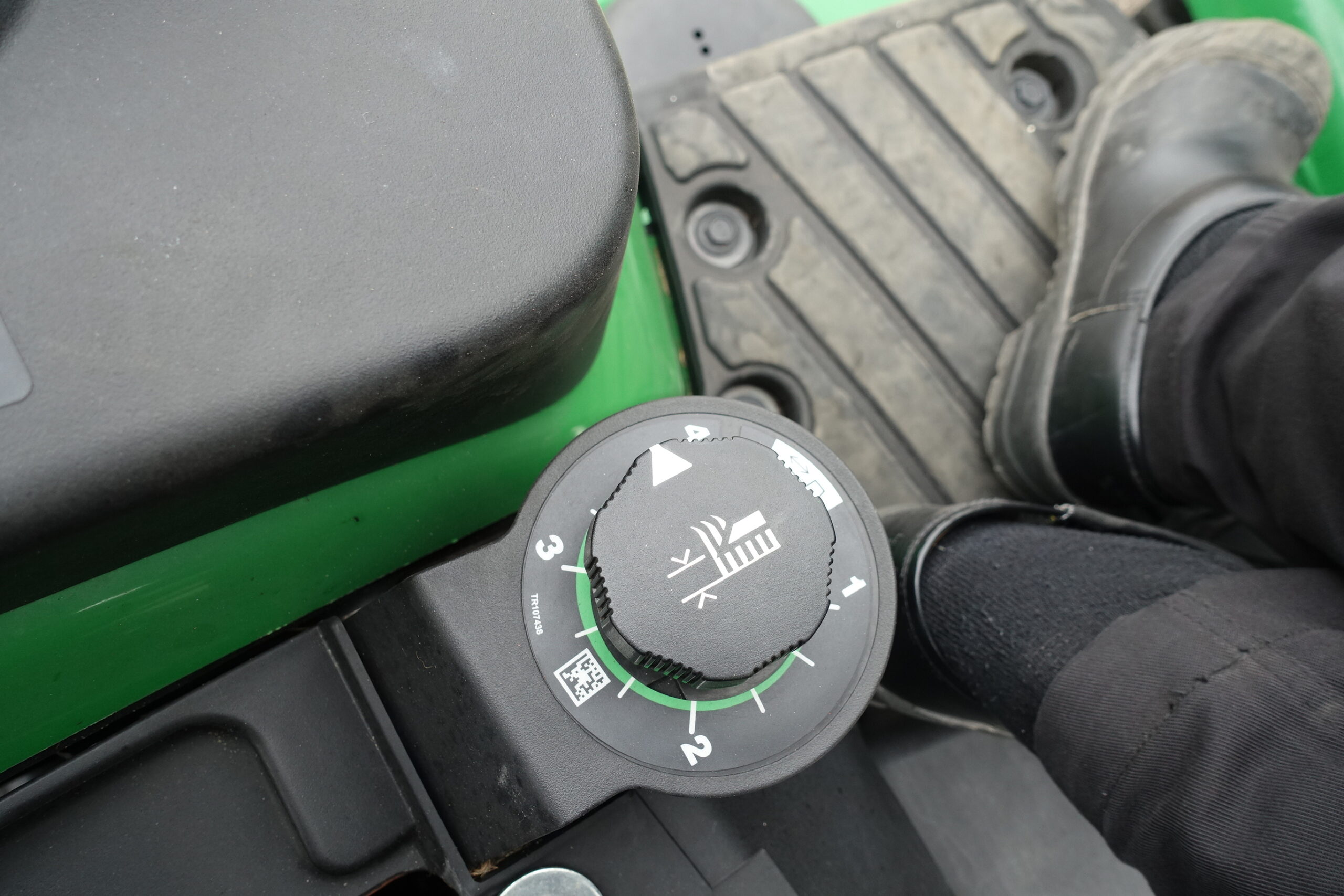 John Deere 1026R 4wd HST - Afbeelding 25