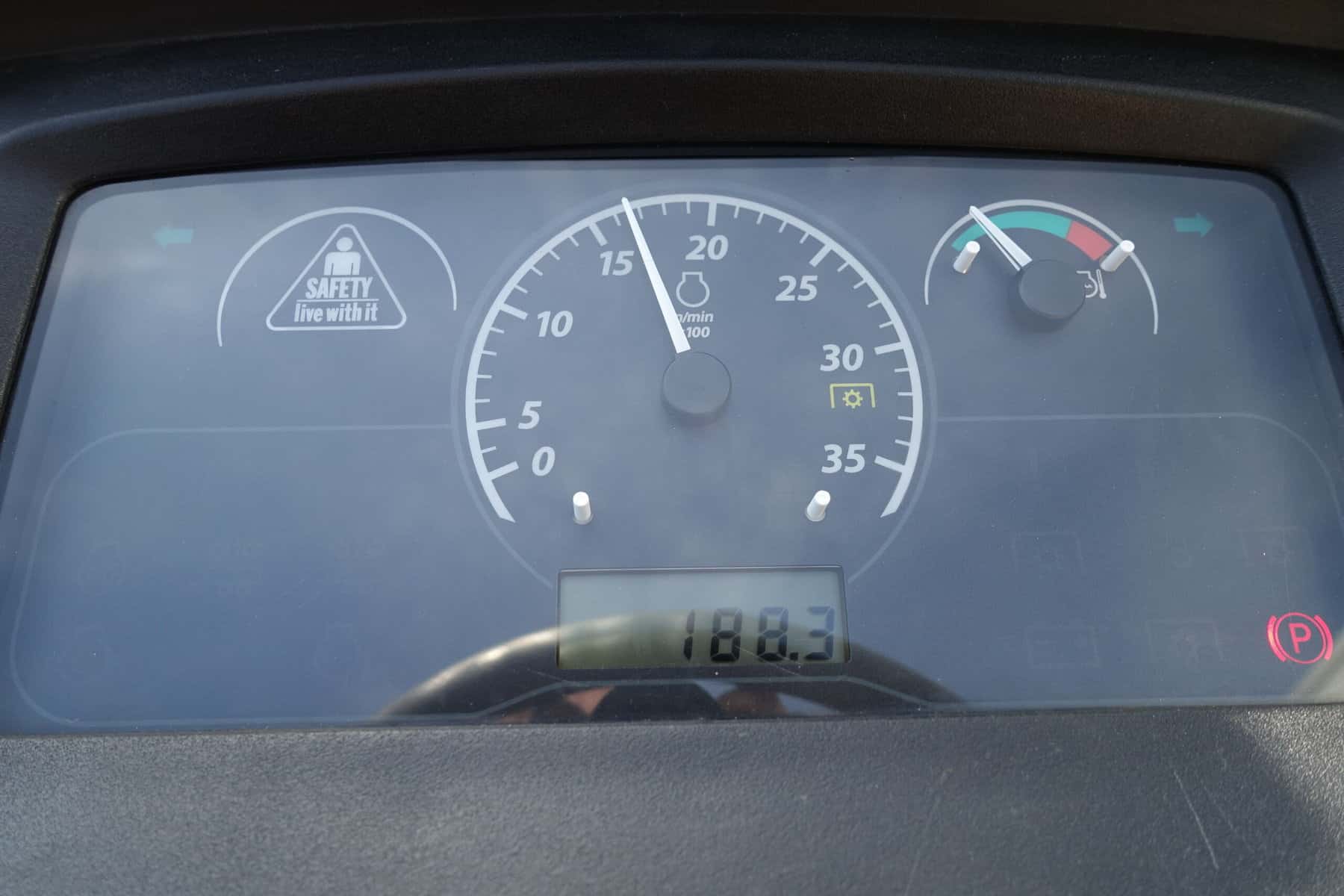 John Deere 1026R 4wd HST - Afbeelding 12