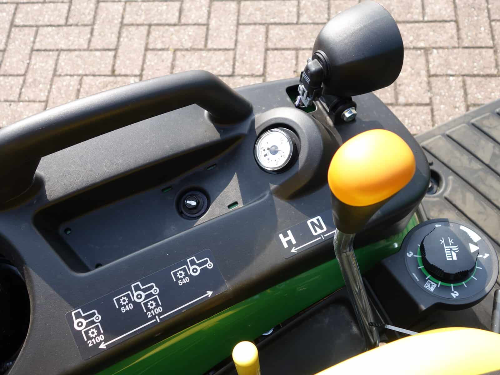 John Deere 1026R 4wd HST - Afbeelding 12