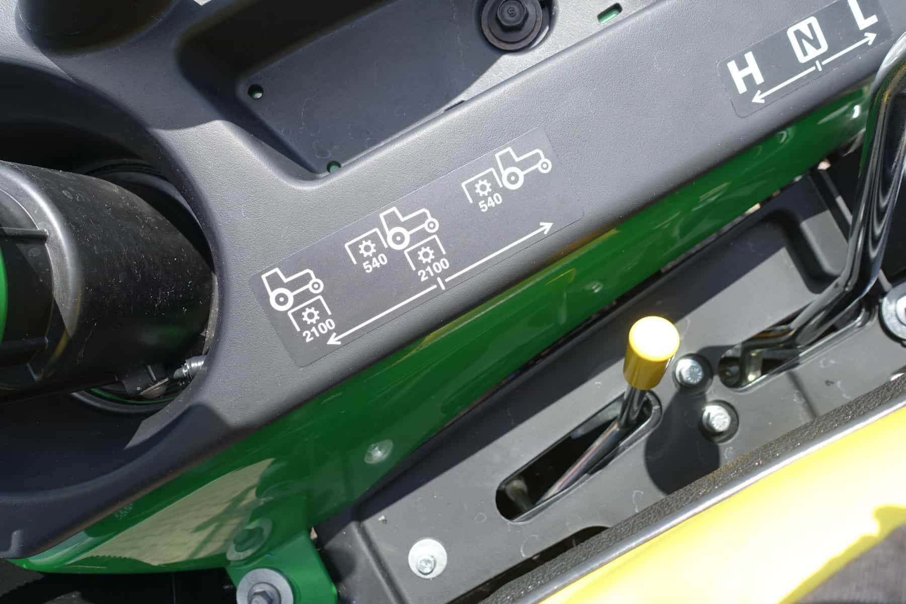 John Deere 1026R 4wd HST - Afbeelding 16