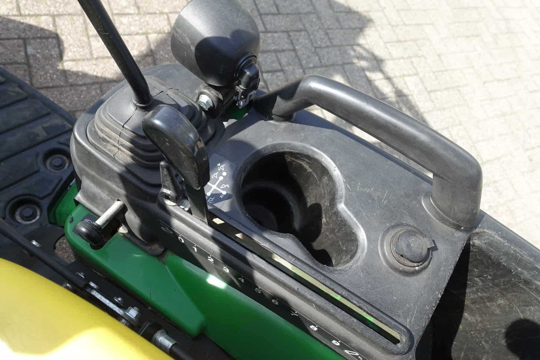 John Deere 1026R 4wd HST - Afbeelding 16