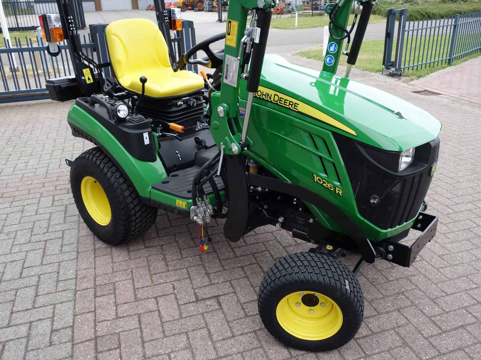 John Deere 1026R 4wd HST - Afbeelding 2