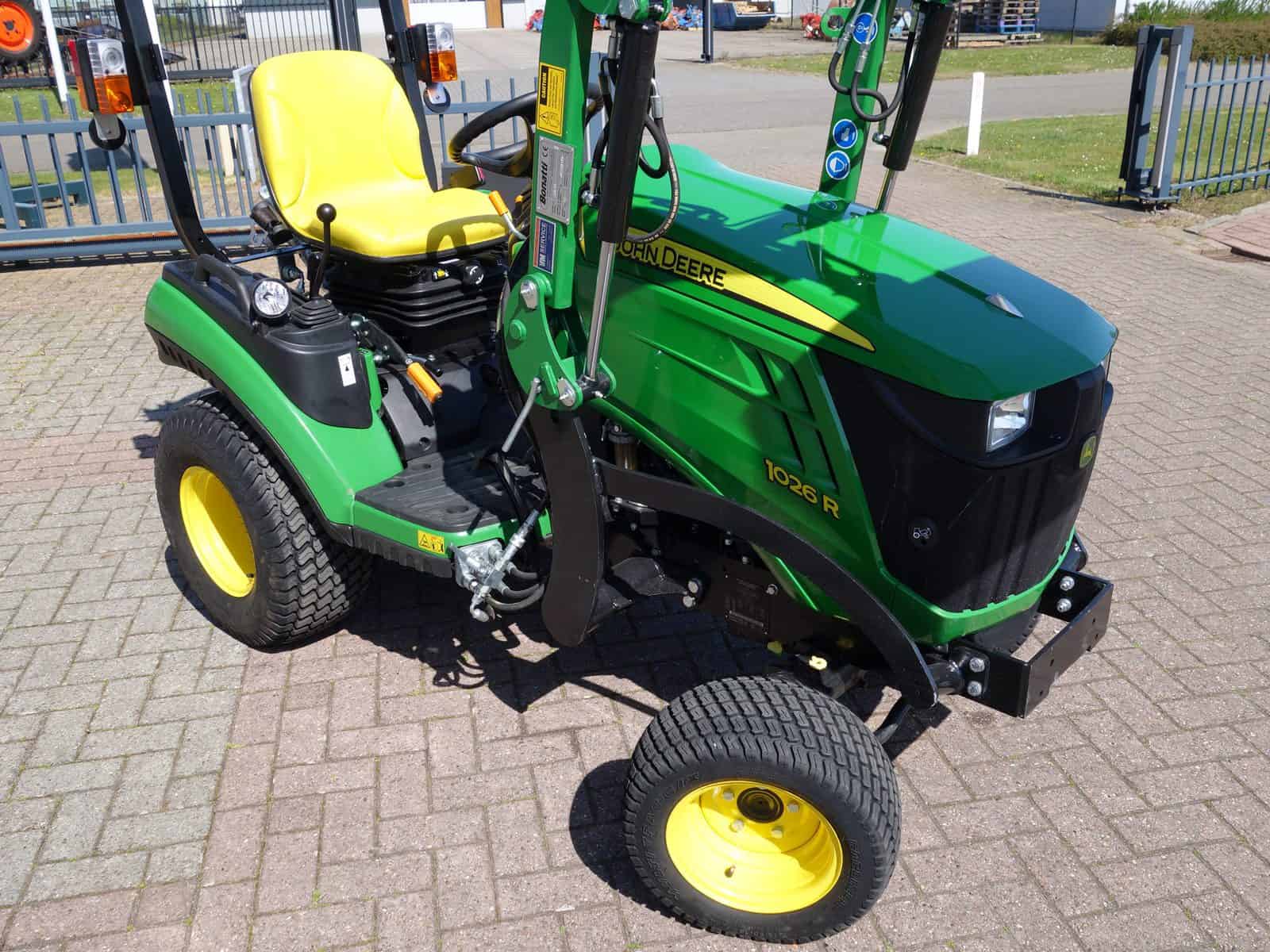 John Deere 1026R 4wd HST - Afbeelding 2