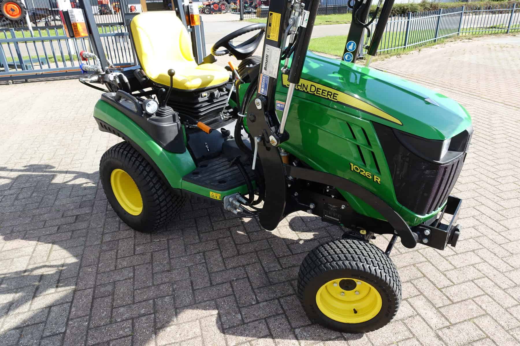 John Deere 1026R 4wd HST - Afbeelding 2