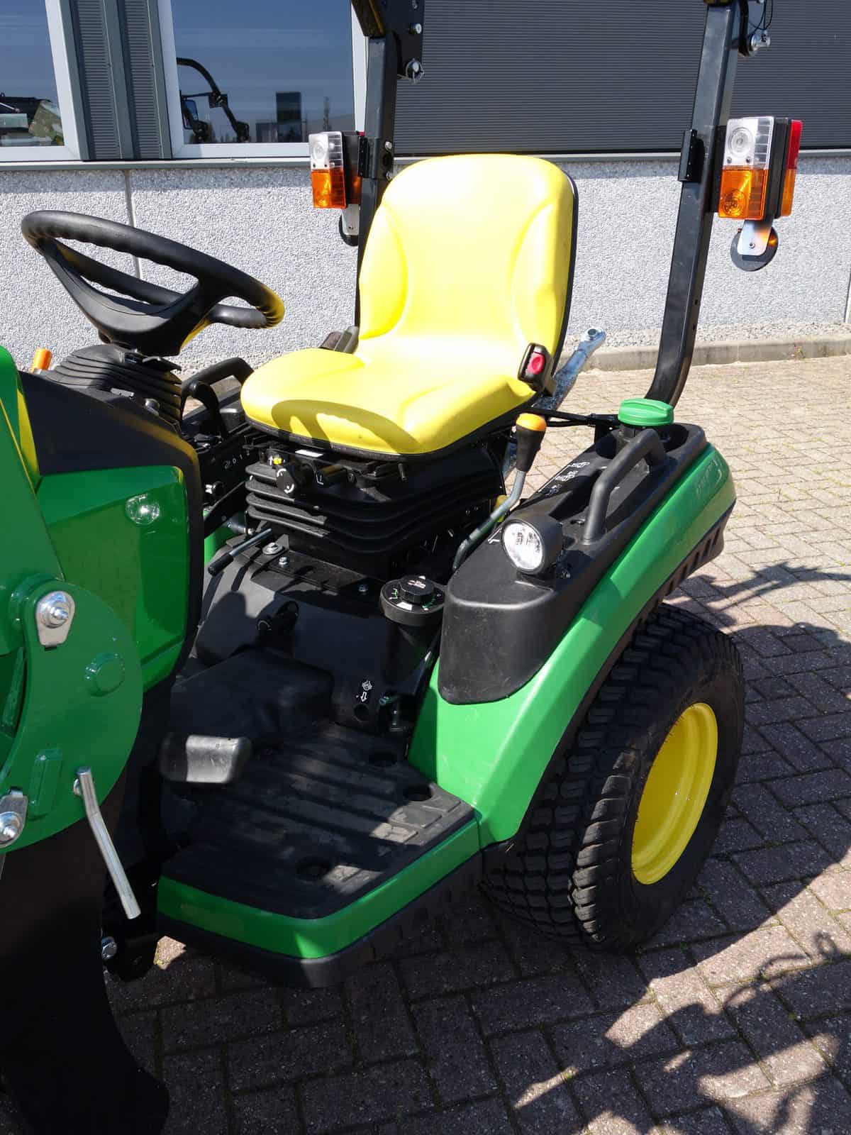 John Deere 1026R 4wd HST - Afbeelding 8