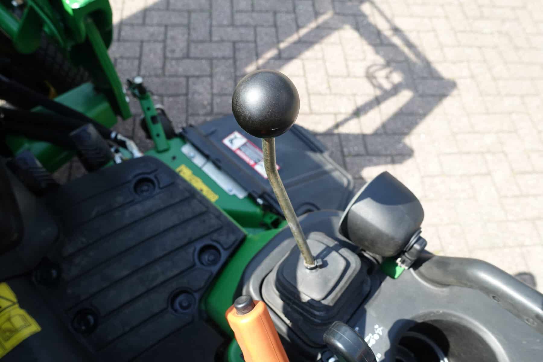 John Deere 1026R 4wd HST - Afbeelding 15