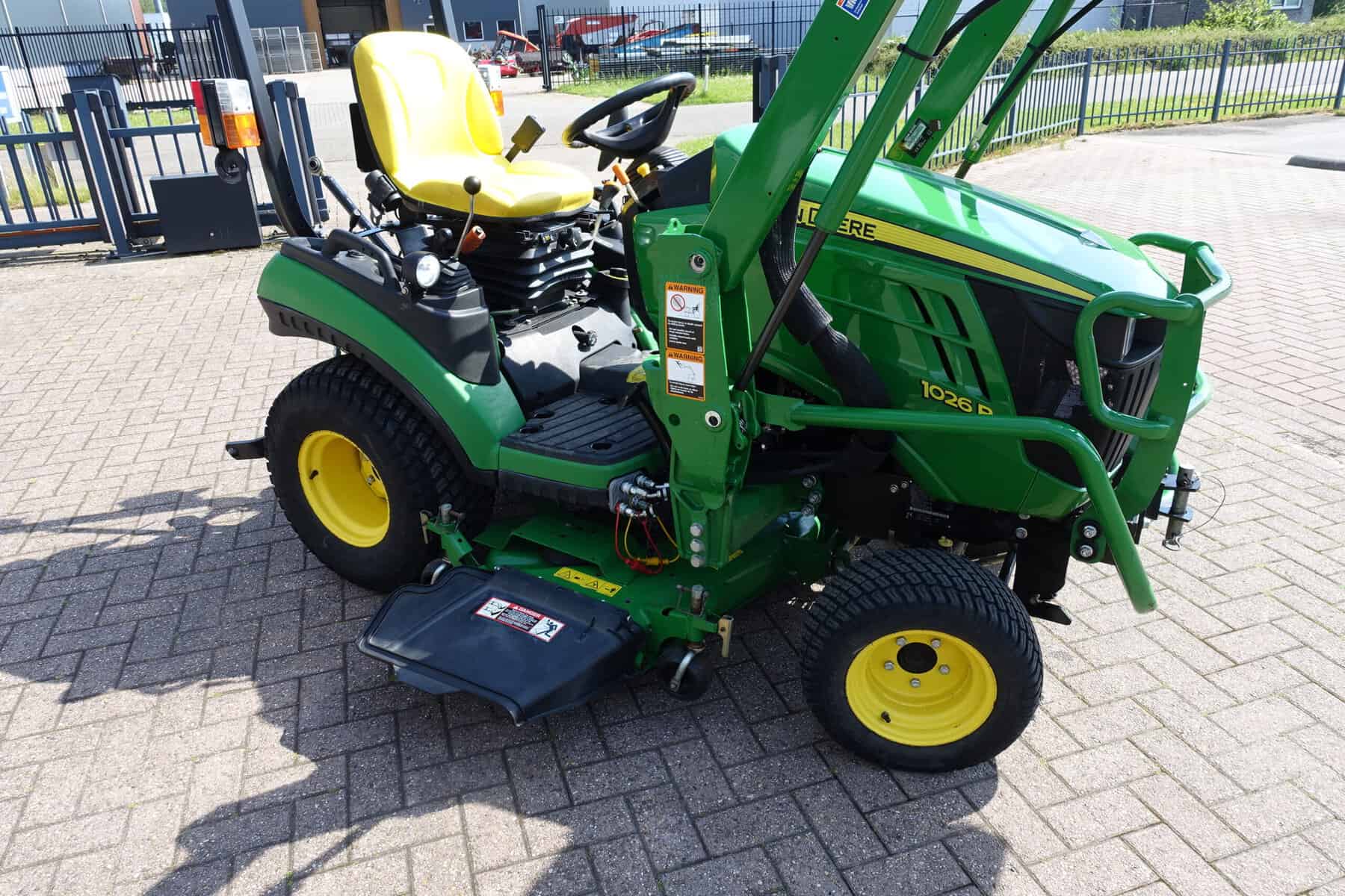 John Deere 1026R 4wd HST - Afbeelding 2