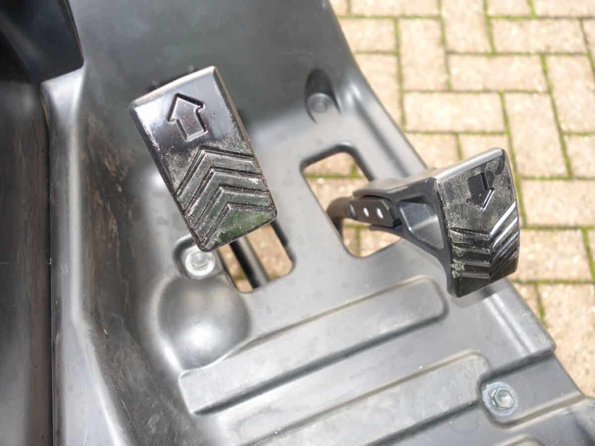 John Deere 2320 4wd HST - Afbeelding 14