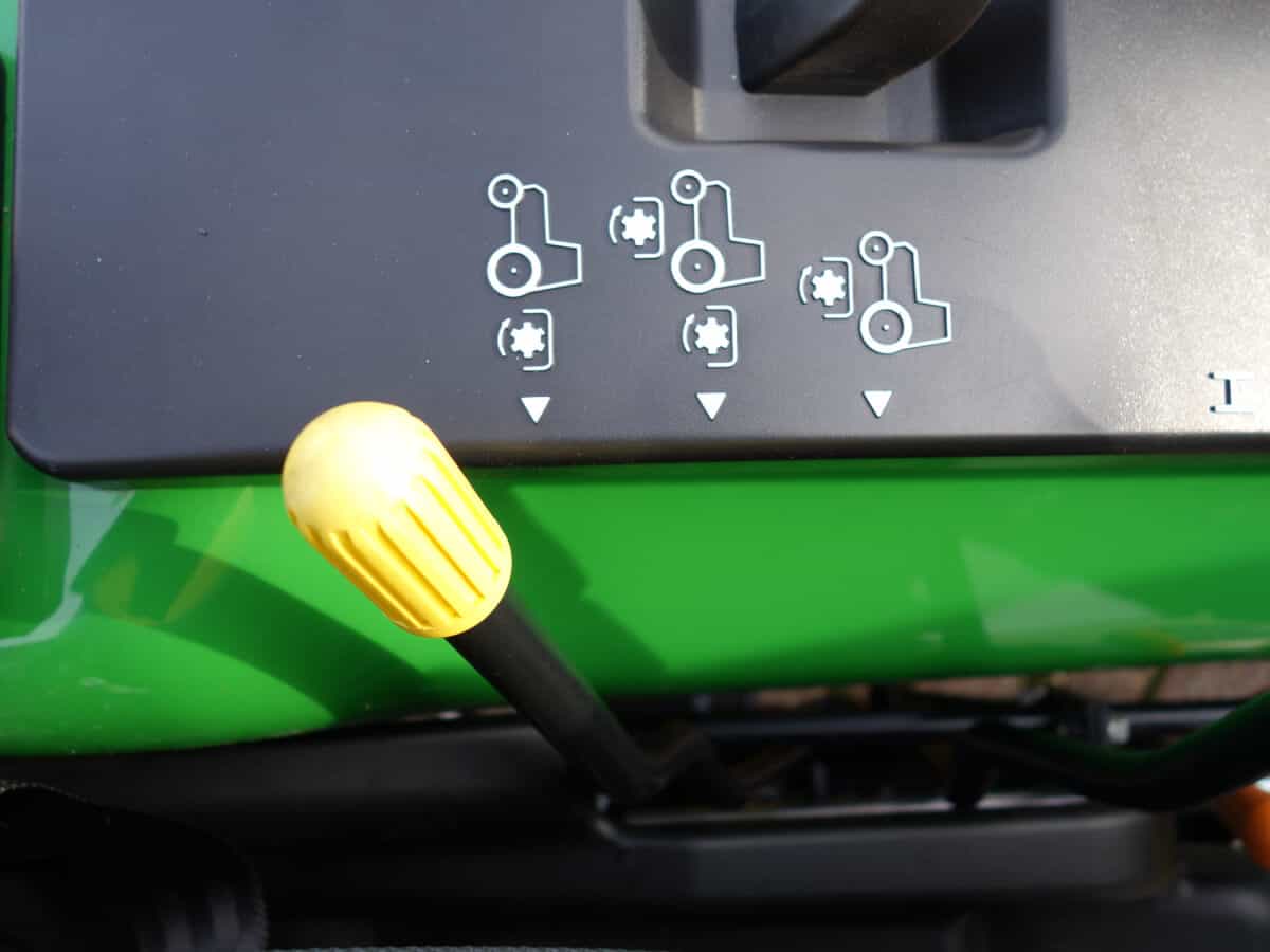 John Deere 2320 4wd HST - Afbeelding 16