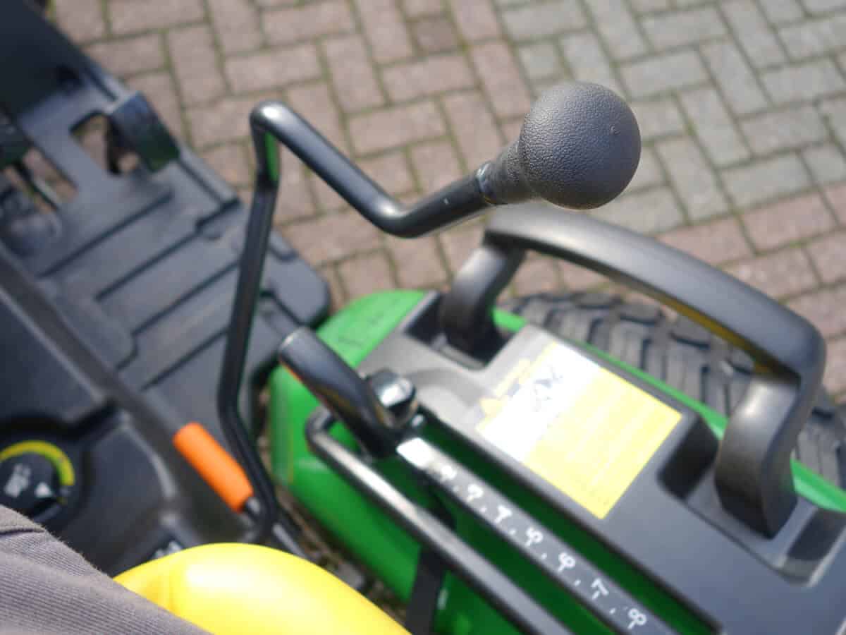 John Deere 2320 4wd HST - Afbeelding 17