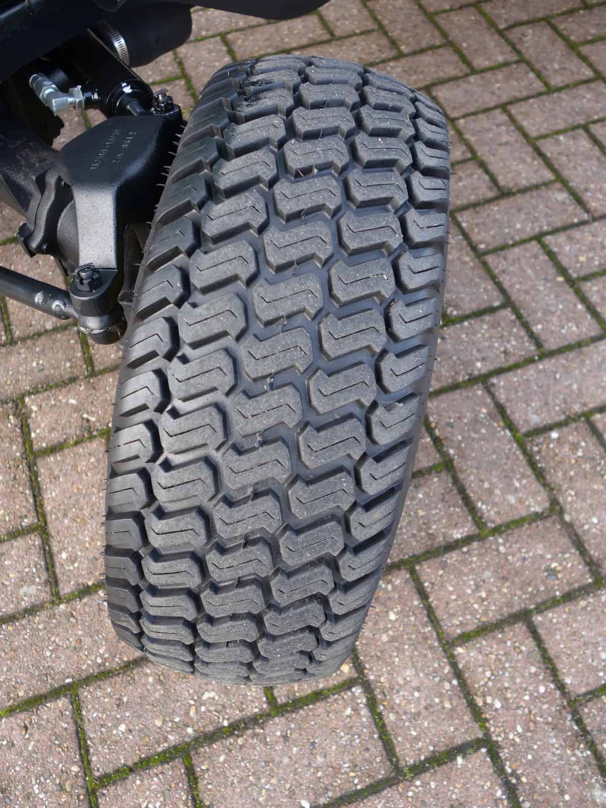 John Deere 2320 4wd HST - Afbeelding 25