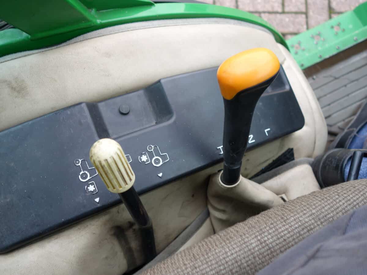 John Deere 2520 4wd HST - Afbeelding 15