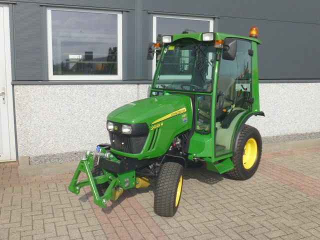 John Deere 2025R 4wd HST