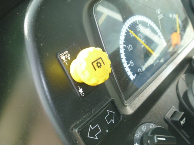 John Deere 2025R 4wd HST - Afbeelding 11