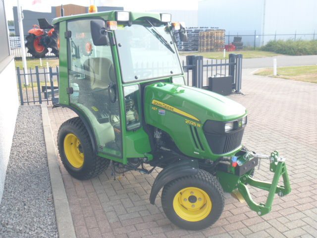 John Deere 2025R 4wd HST - Afbeelding 2