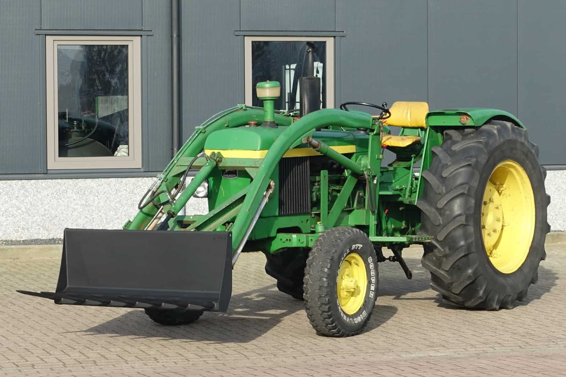 John Deere 2030 2wd