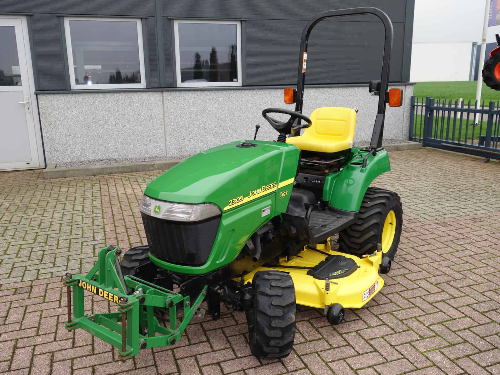 John Deere 2305 4wd HST - Afbeelding 3