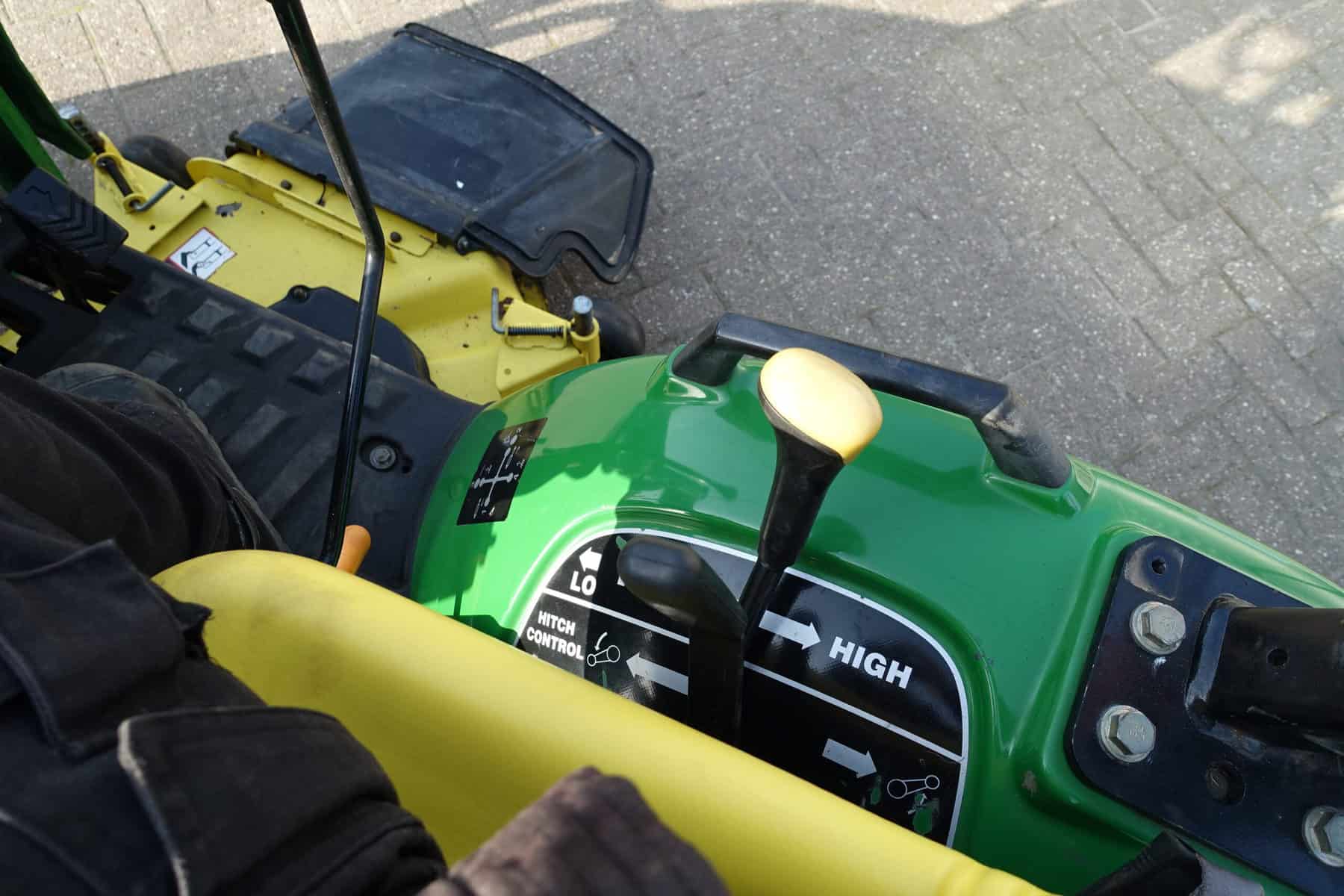 John Deere 2305 4wd HST - Afbeelding 15