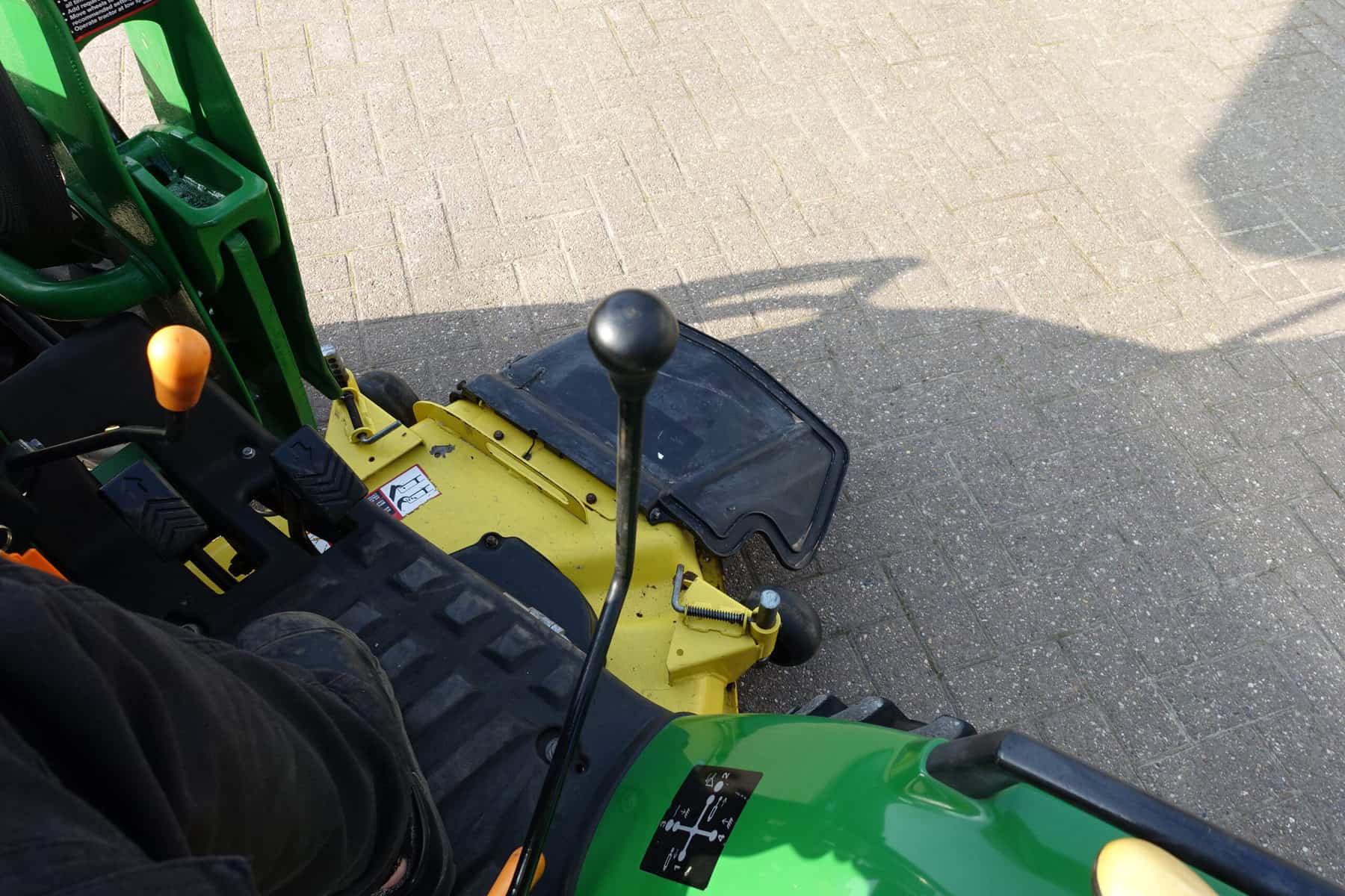 John Deere 2305 4wd HST - Afbeelding 16