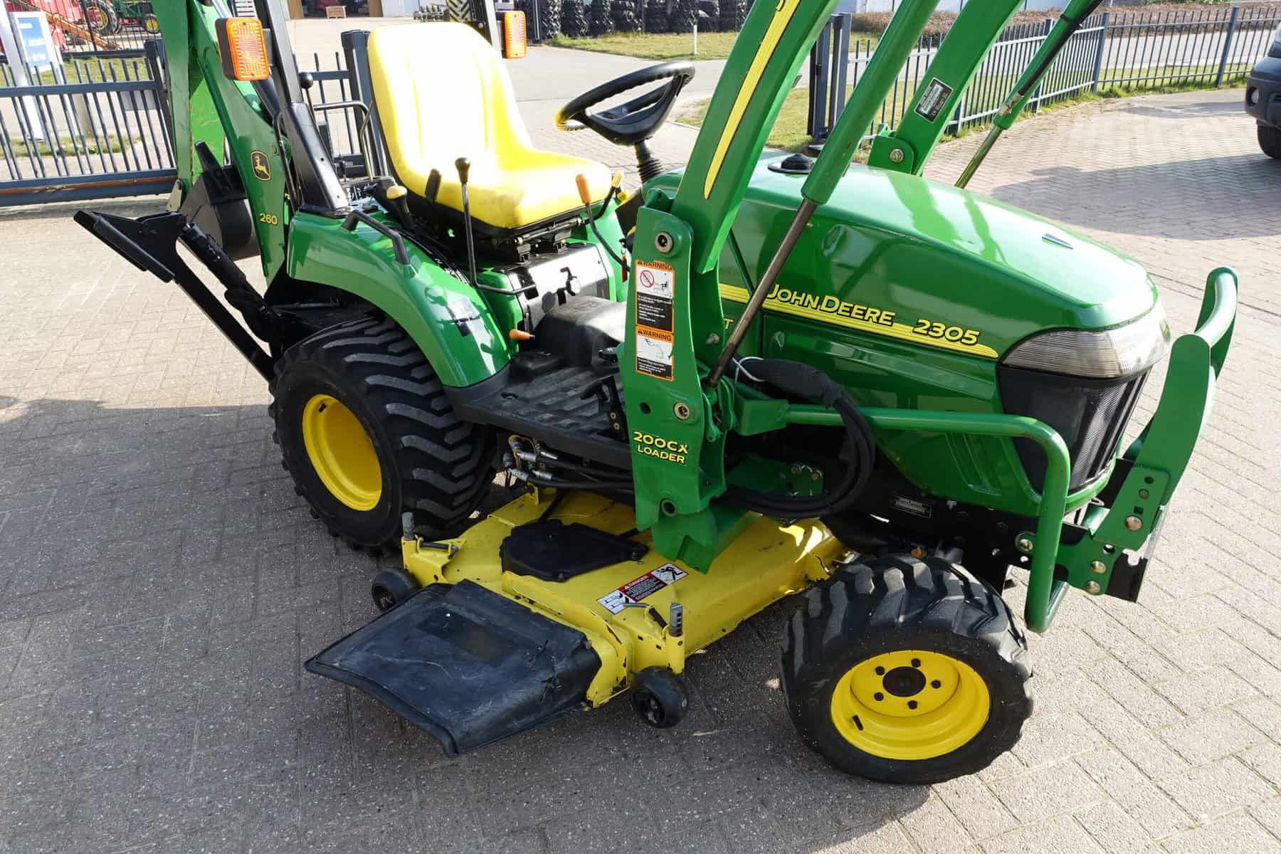 John Deere 2305 4wd HST - Afbeelding 2