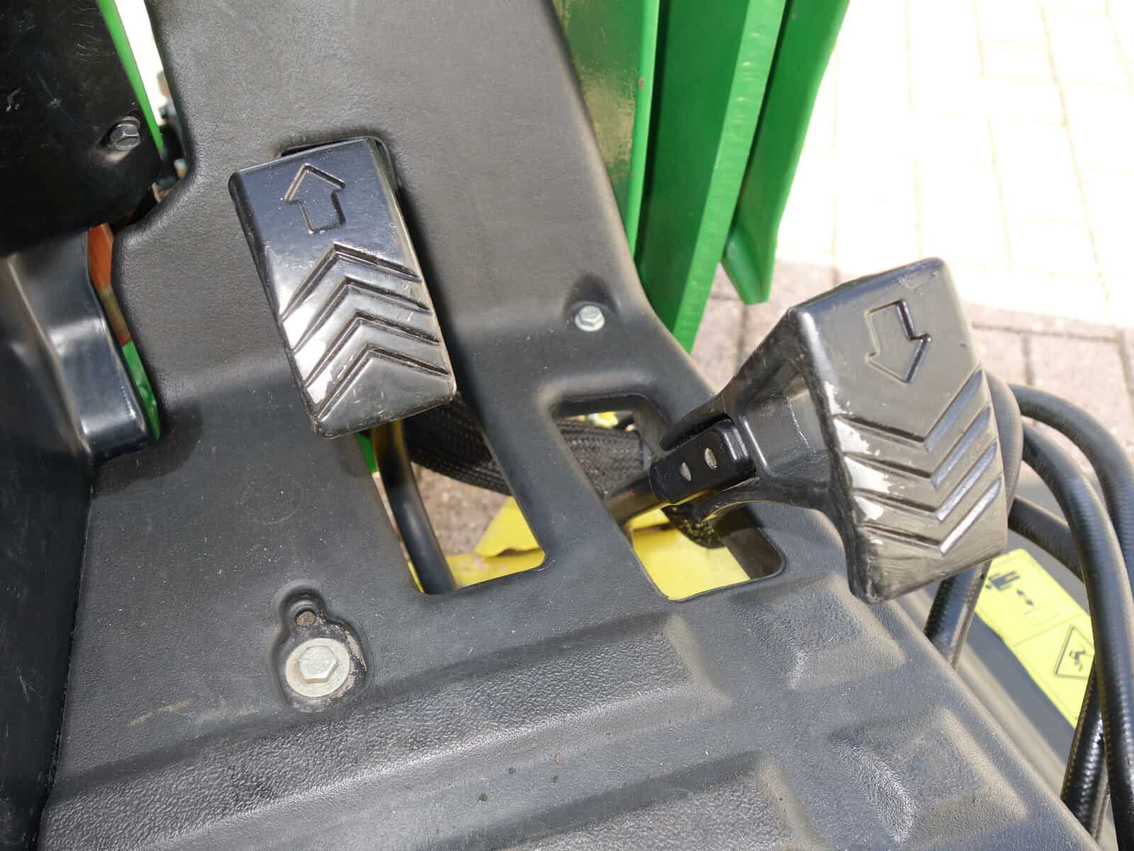 John Deere 2305 4wd HST - Afbeelding 12