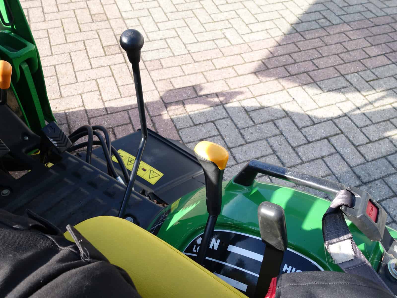 John Deere 2305 4wd HST - Afbeelding 13