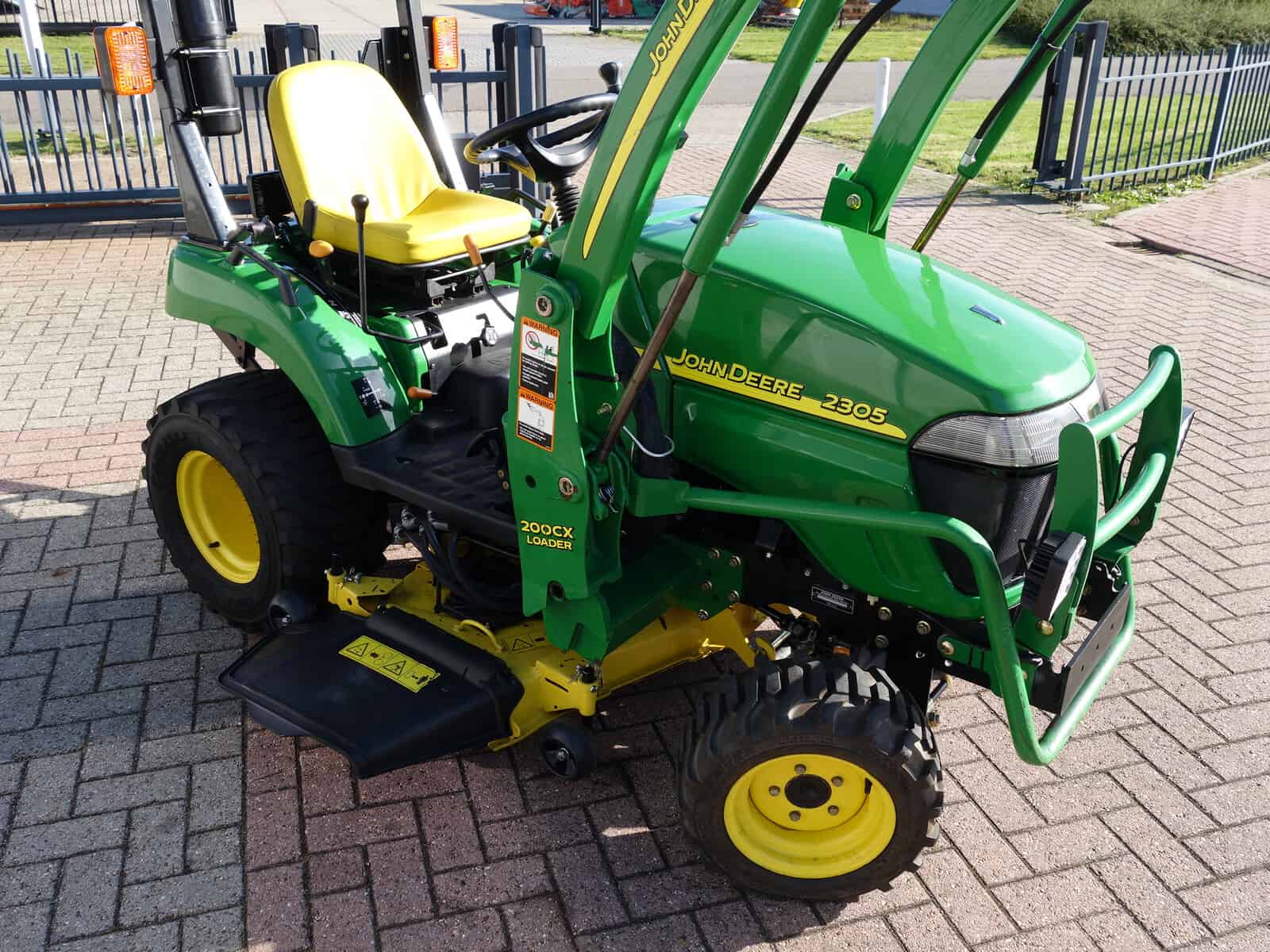 John Deere 2305 4wd HST - Afbeelding 2