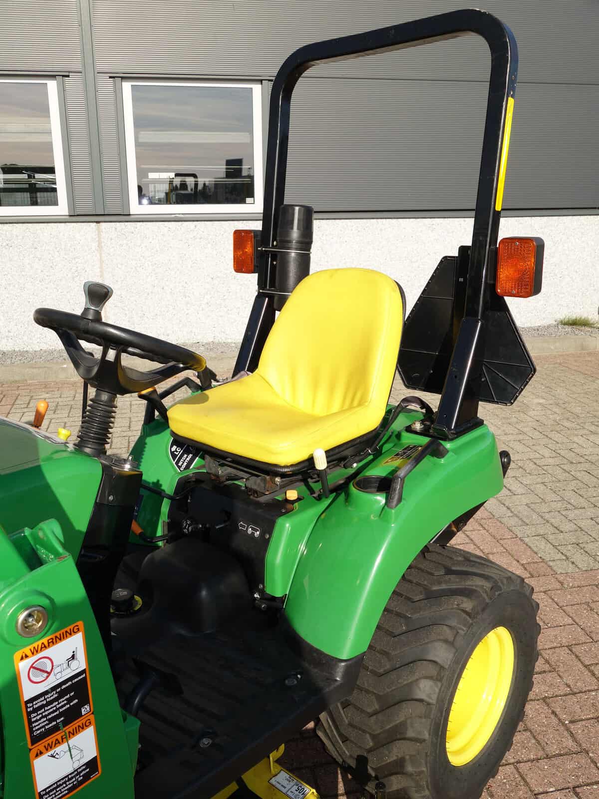 John Deere 2305 4wd HST - Afbeelding 8