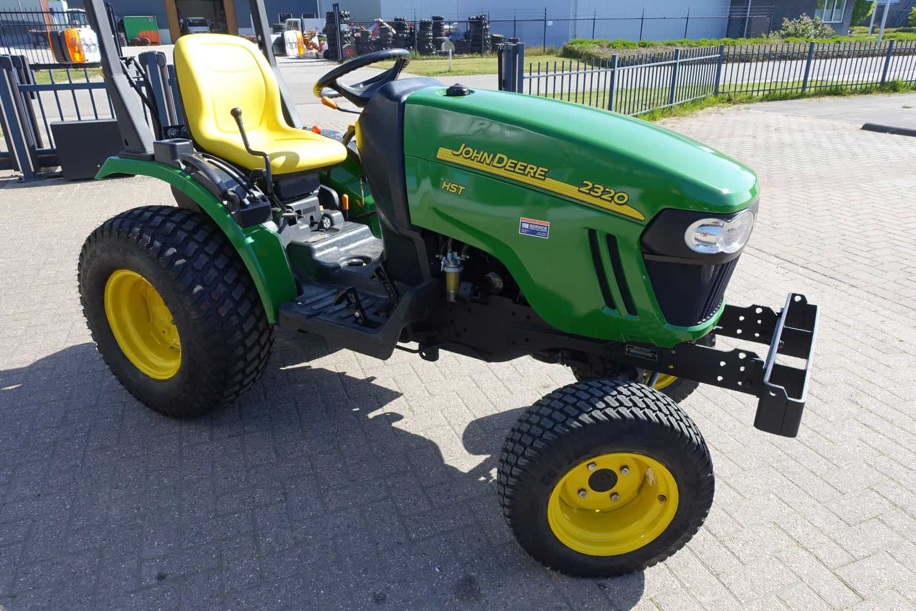 John Deere 2320 4wd HST - Afbeelding 2