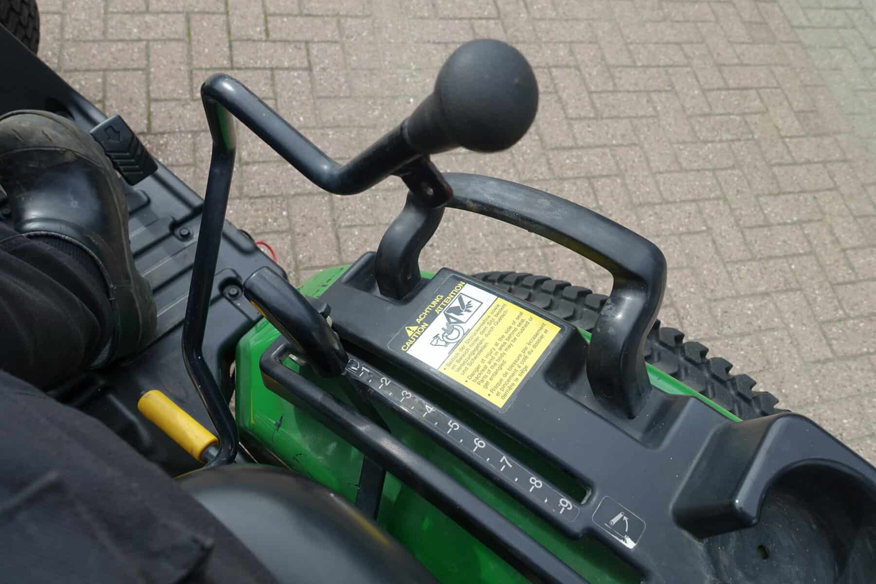 John Deere 2320 4wd HST - Afbeelding 13