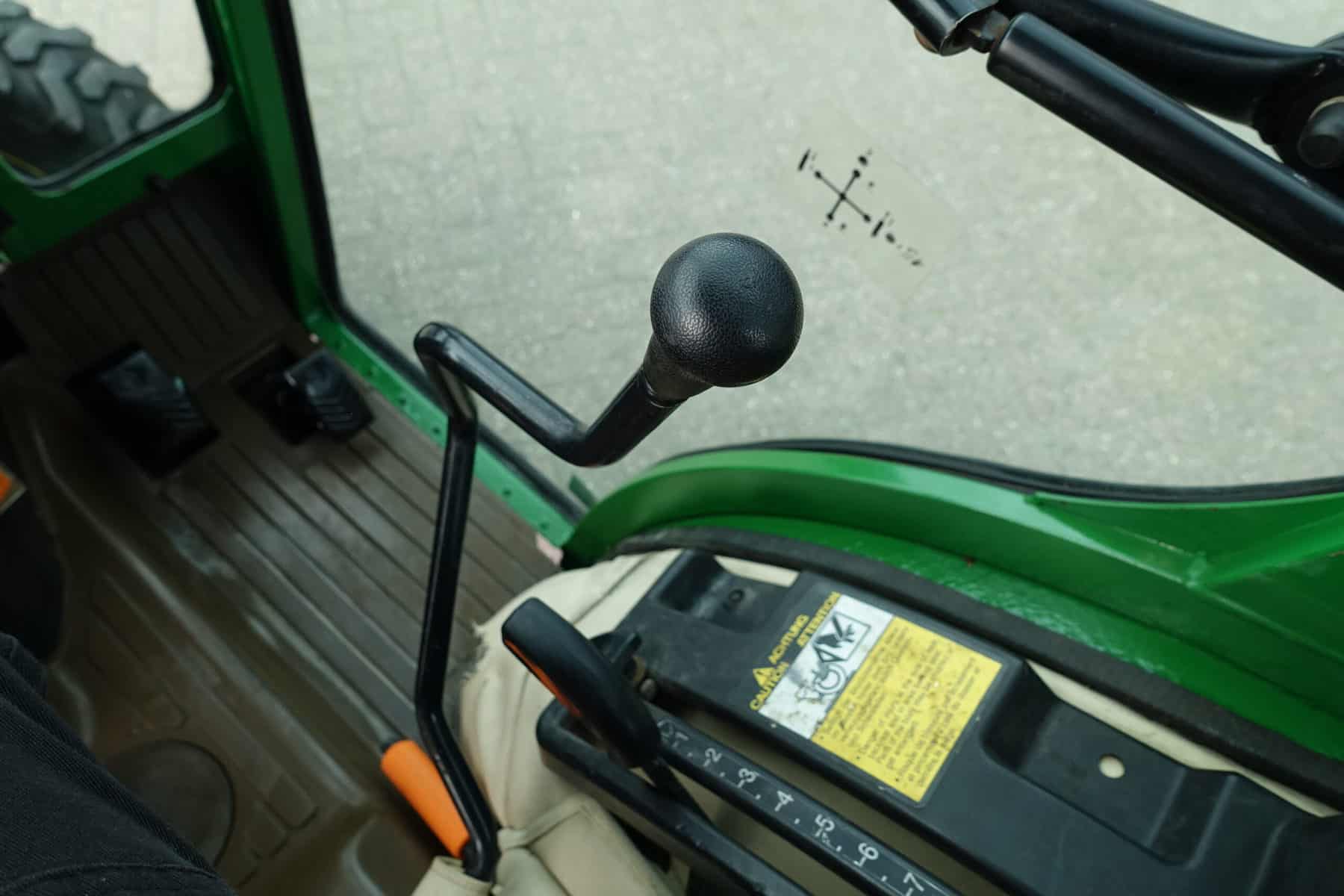 John Deere 2320 4wd HST - Afbeelding 14