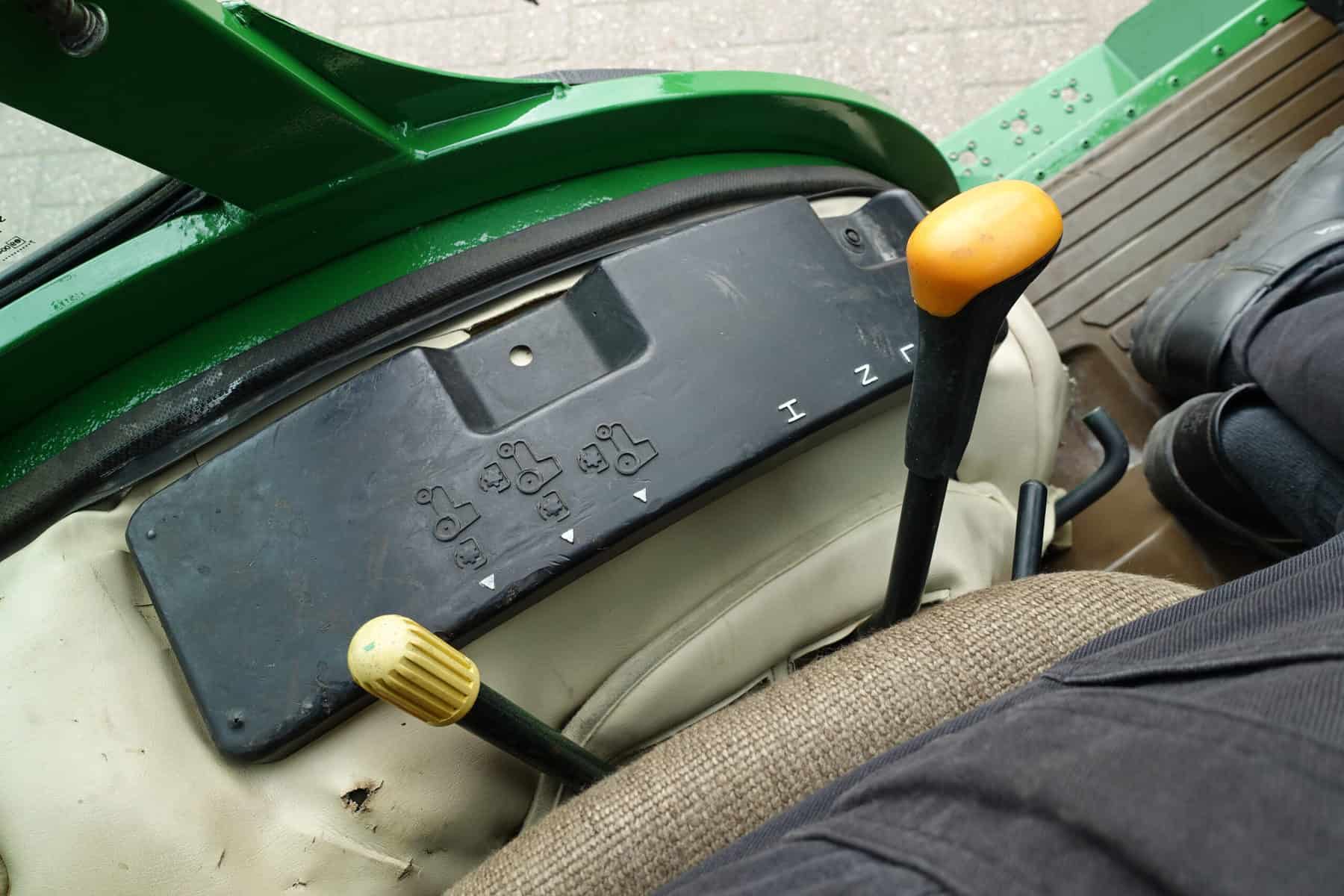 John Deere 2320 4wd HST - Afbeelding 15