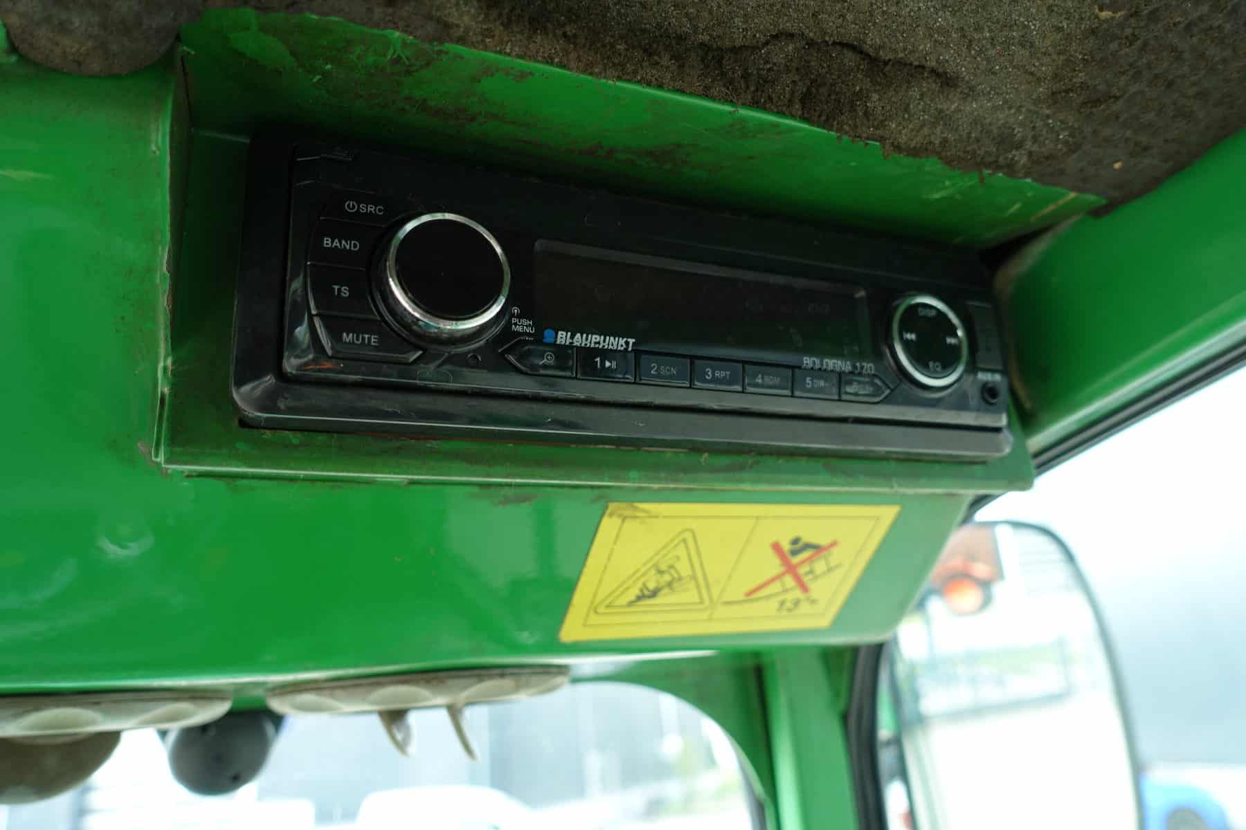 John Deere 2320 4wd HST - Afbeelding 16