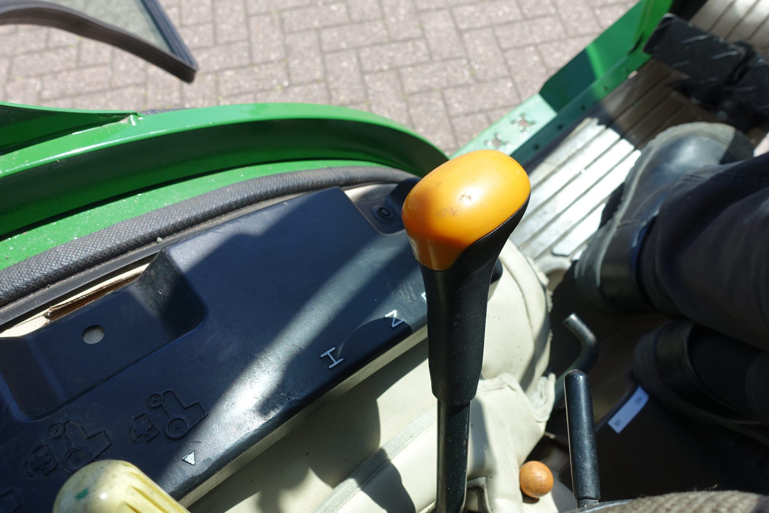 John Deere 2320 4wd HST - Afbeelding 16