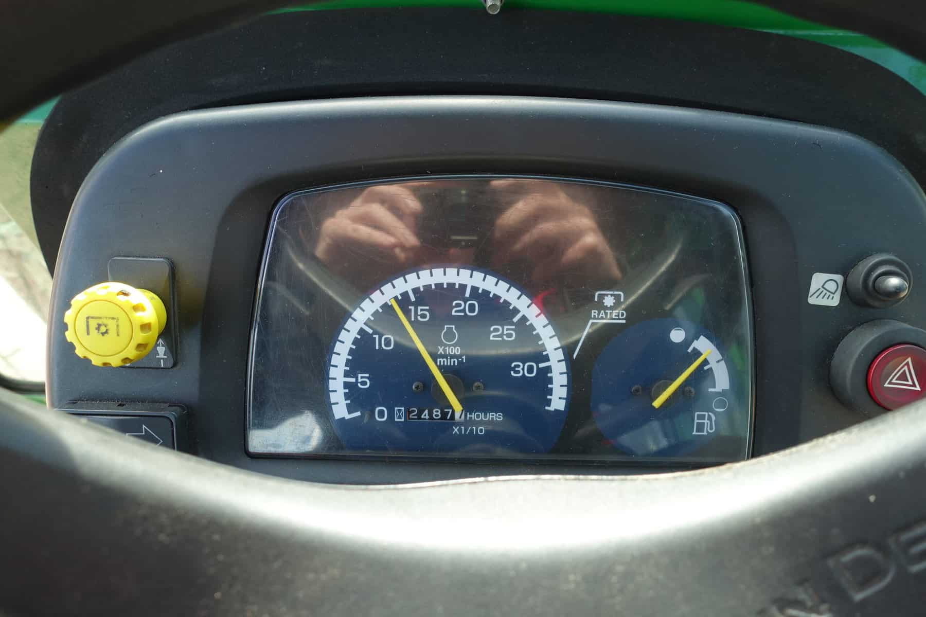 John Deere 2320 4wd HST - Afbeelding 13