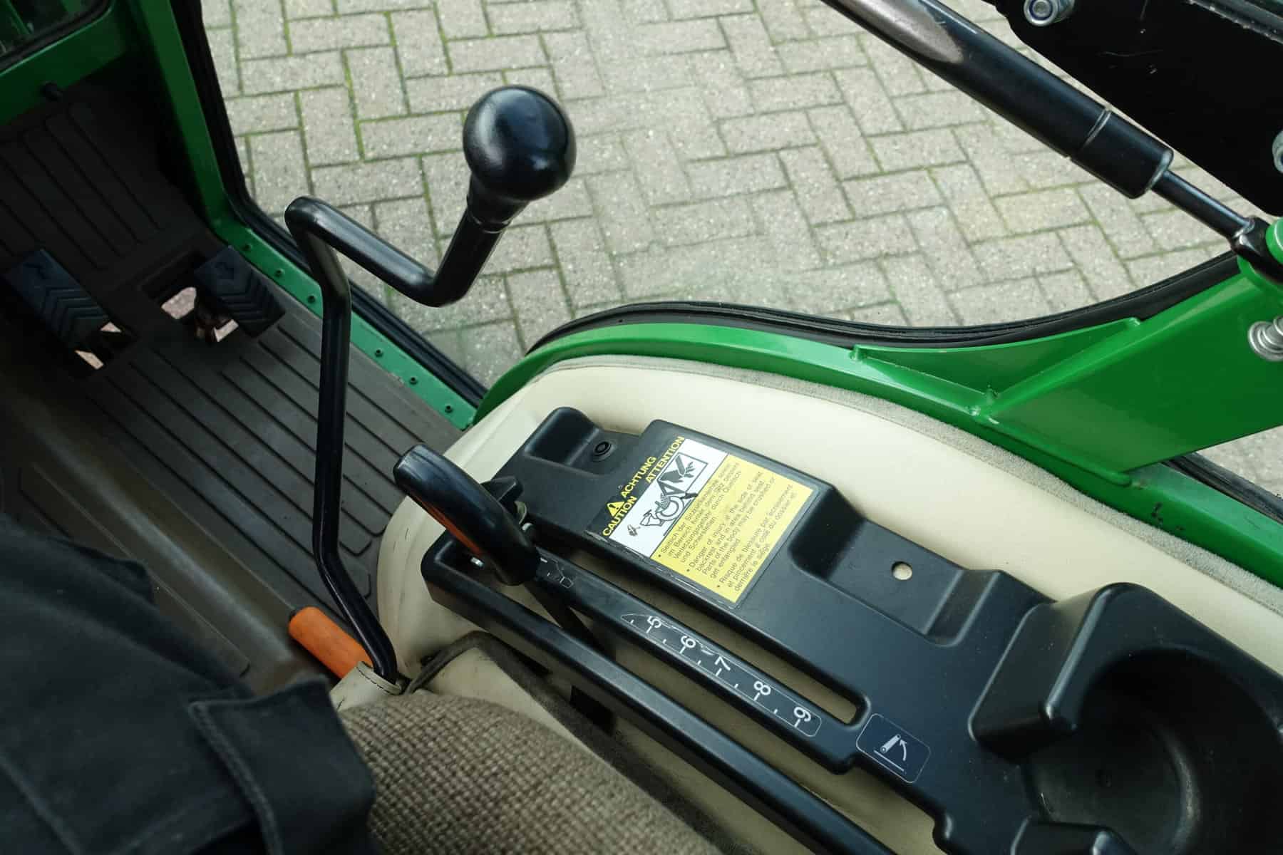 John Deere 2320 4wd HST - Afbeelding 16