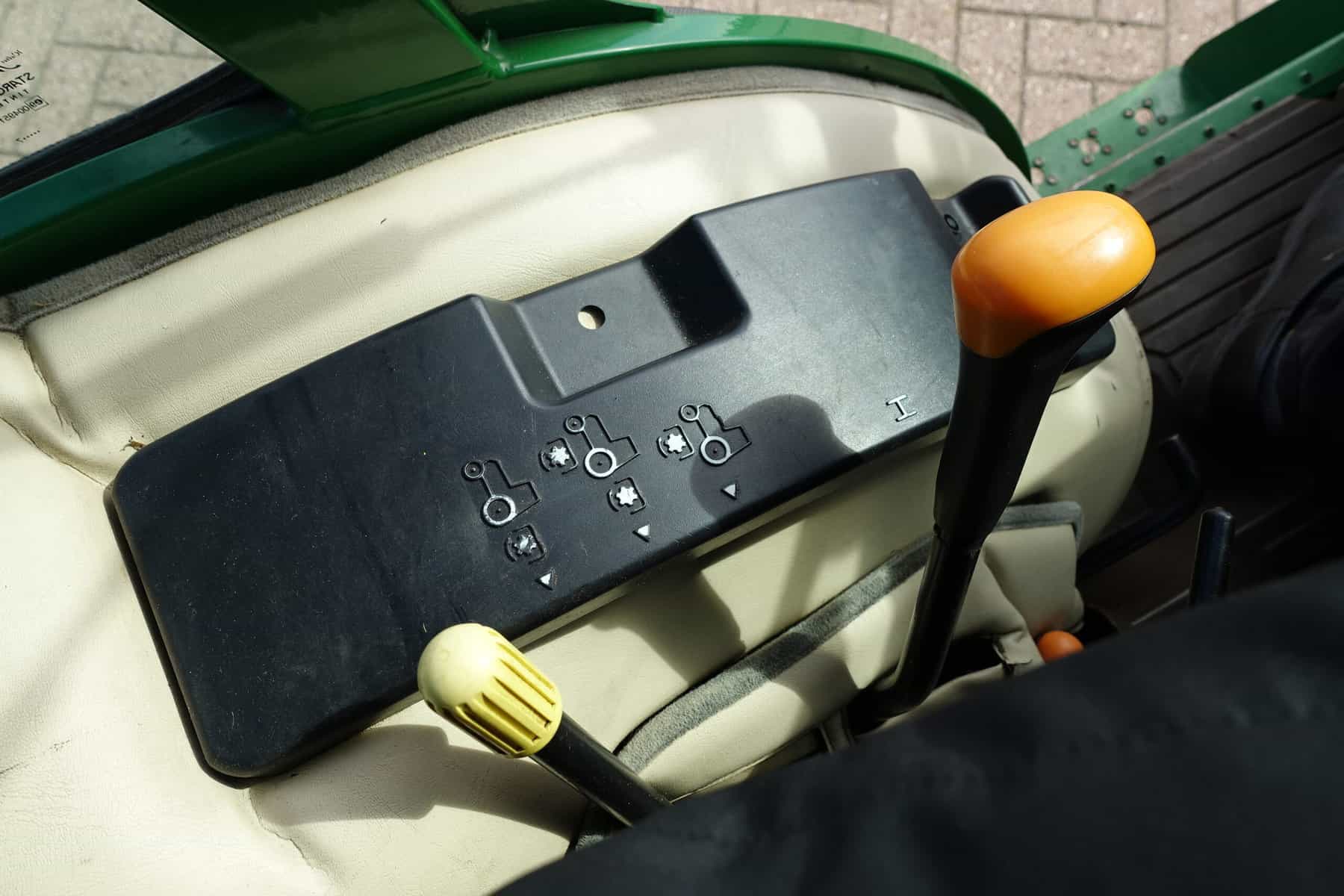 John Deere 2320 4wd HST - Afbeelding 16