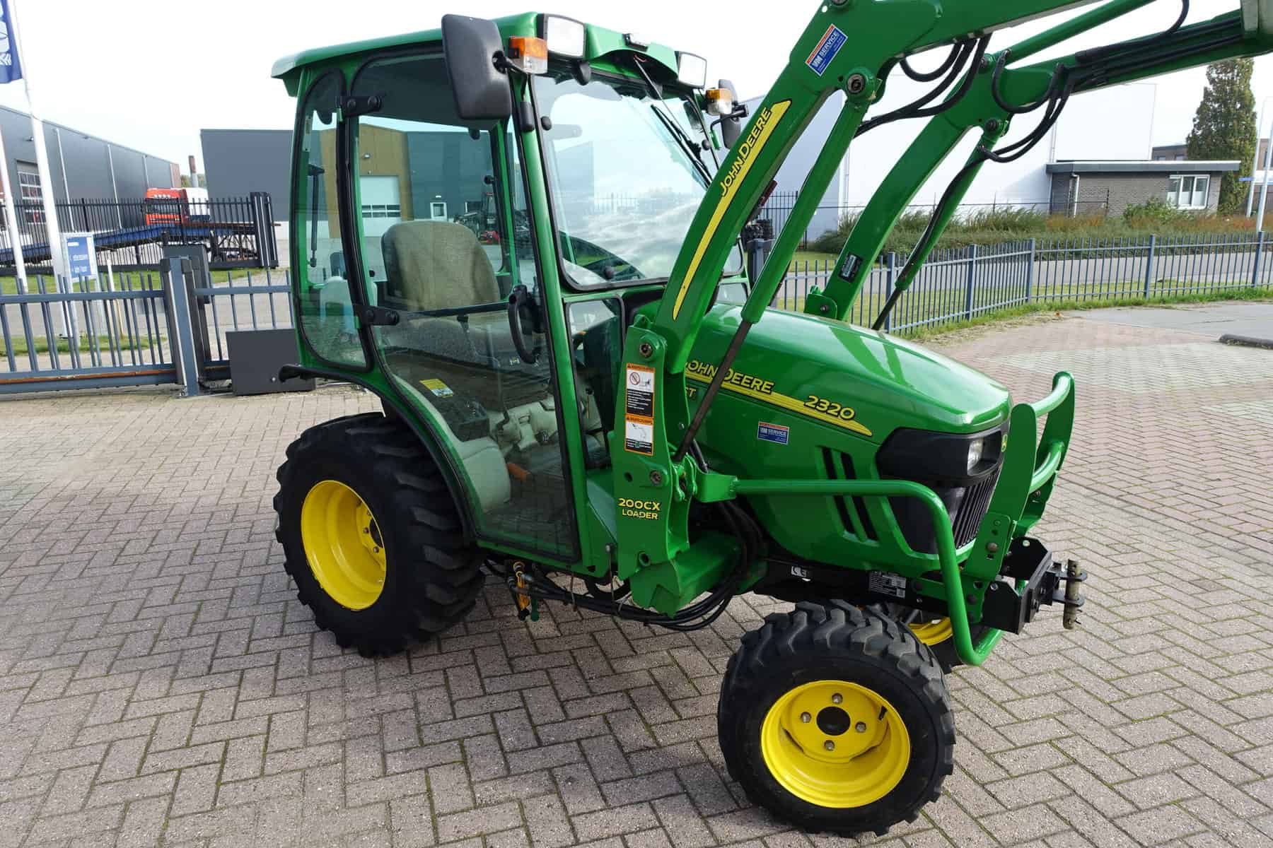 John Deere 2320 4wd HST - Afbeelding 2